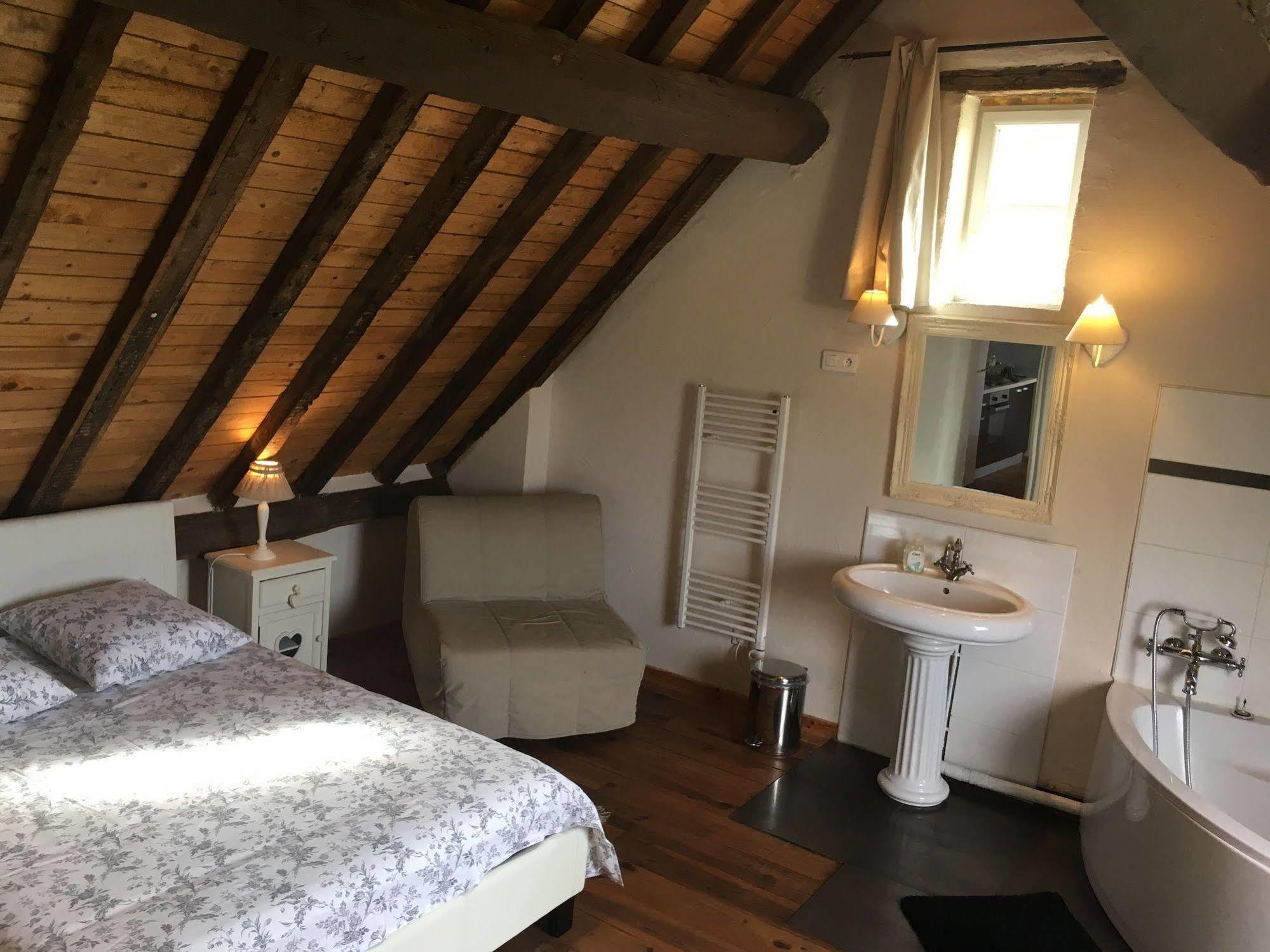 Domaine Du Moulin De Champie - Versailles - Gites & Suites Feucherolles Exterior photo